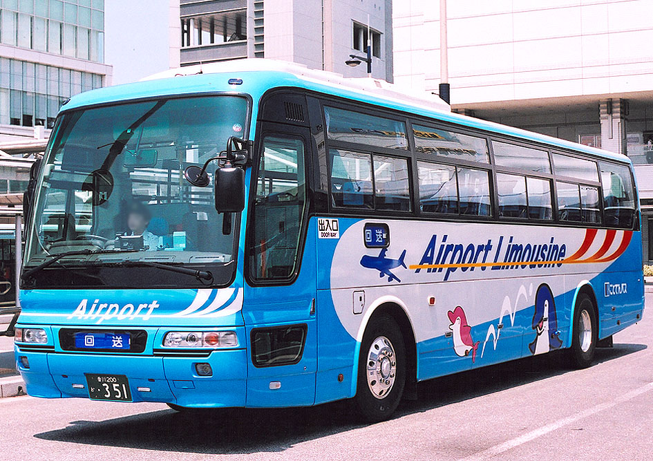 A Kotoden airport limousine bus
